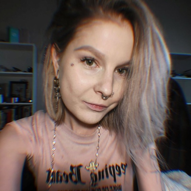 Анна Иванова